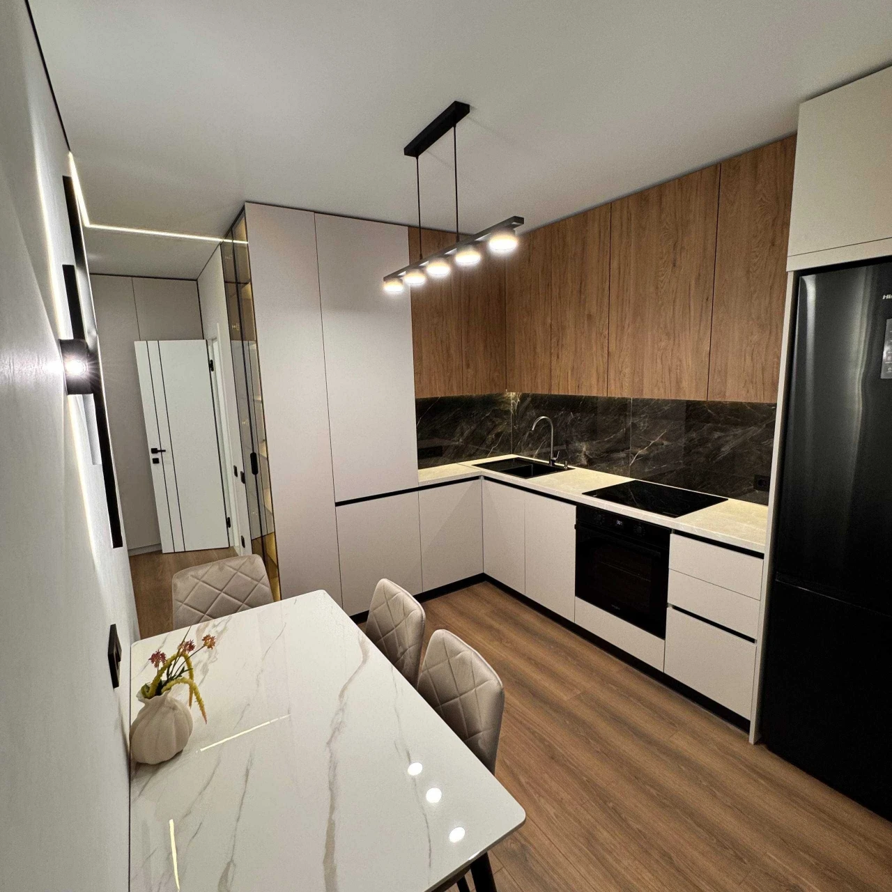 Sale of a designer 2-room apartment in the MANHATTAN residential complex | 60 sq m