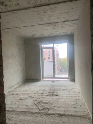 Selling one-bedroom apartment in the city center