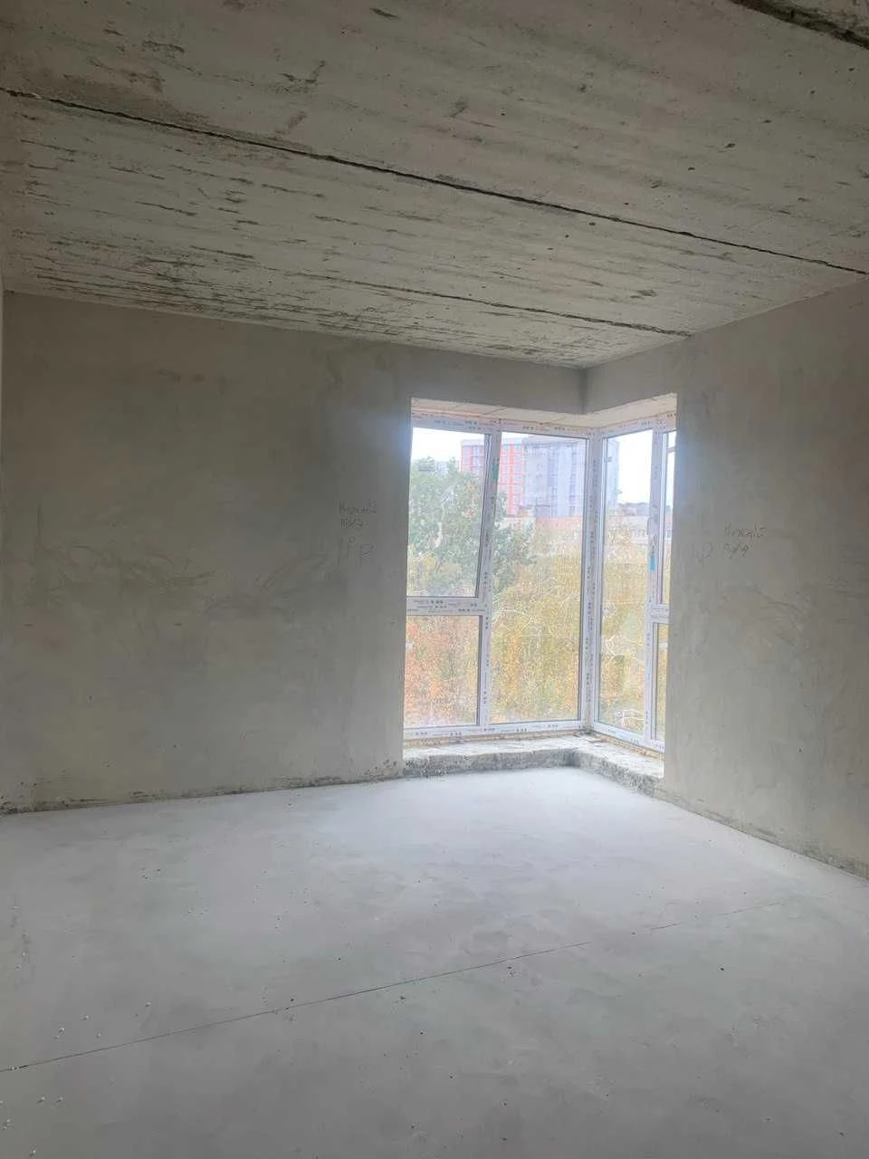 Selling one-bedroom apartment in the city center