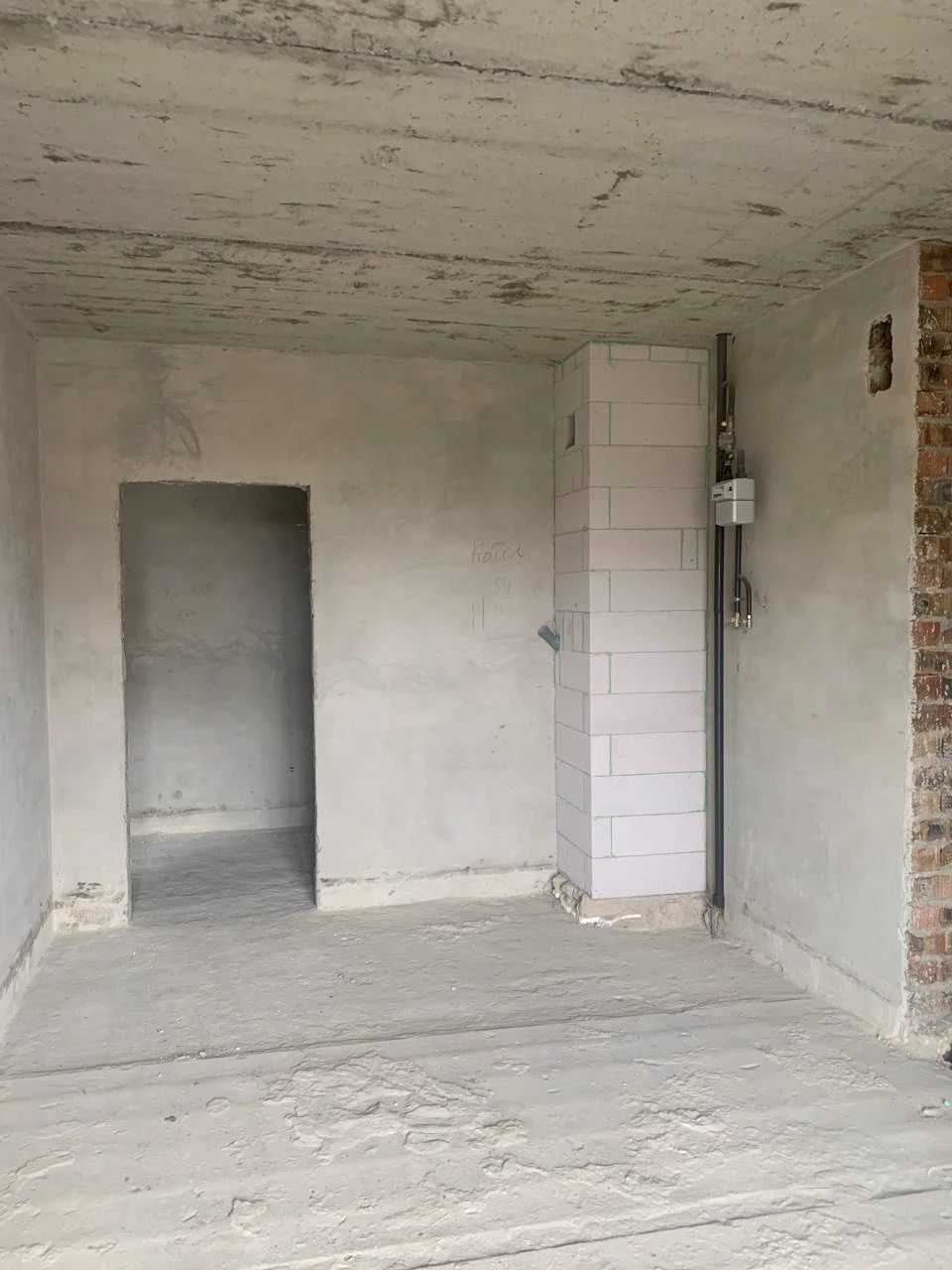 Selling one-bedroom apartment in the city center
