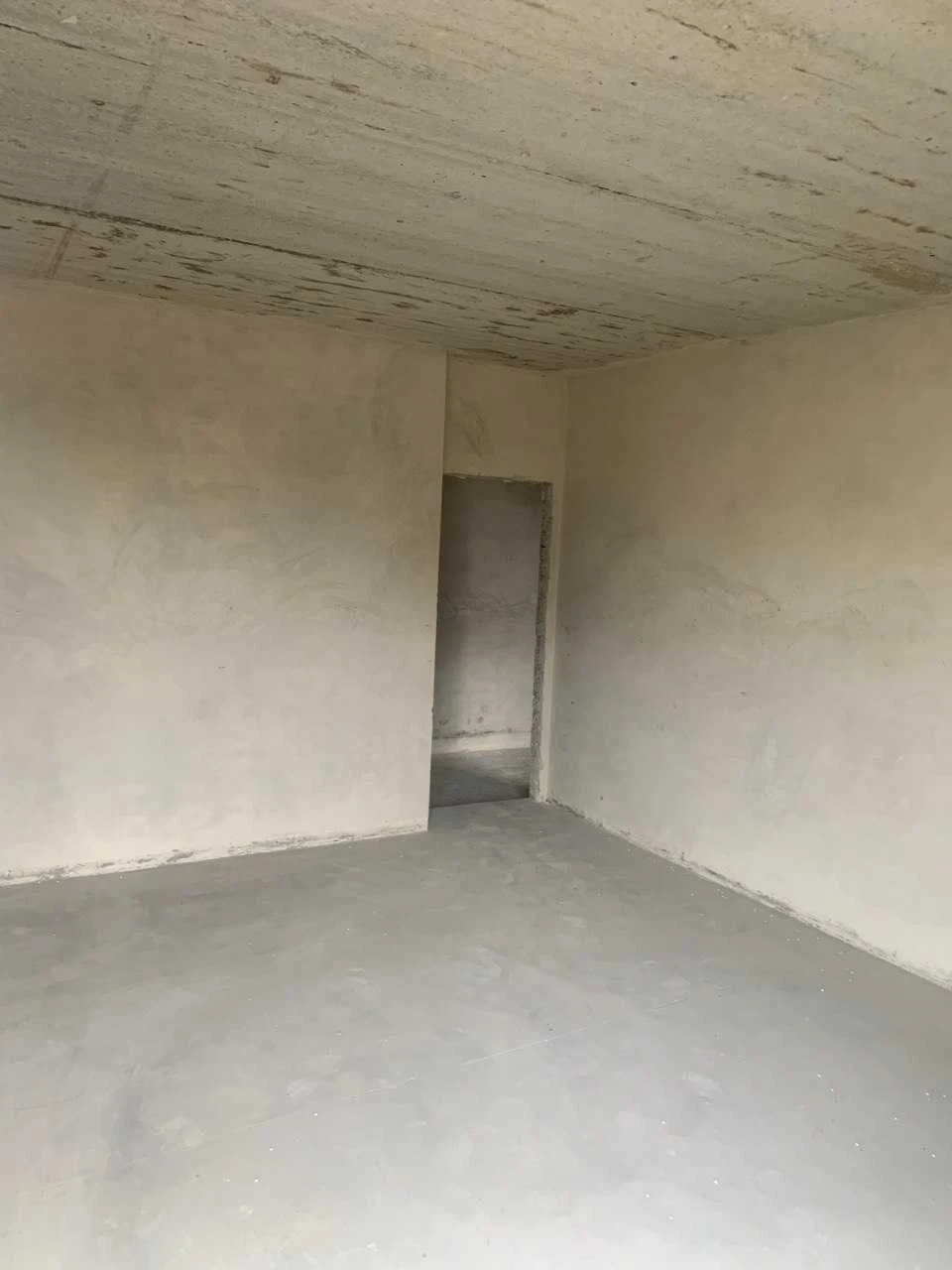 Selling one-bedroom apartment in the city center