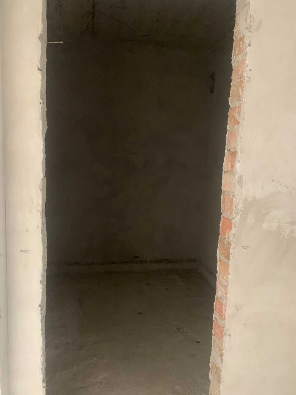 Selling one-bedroom apartment in the city center