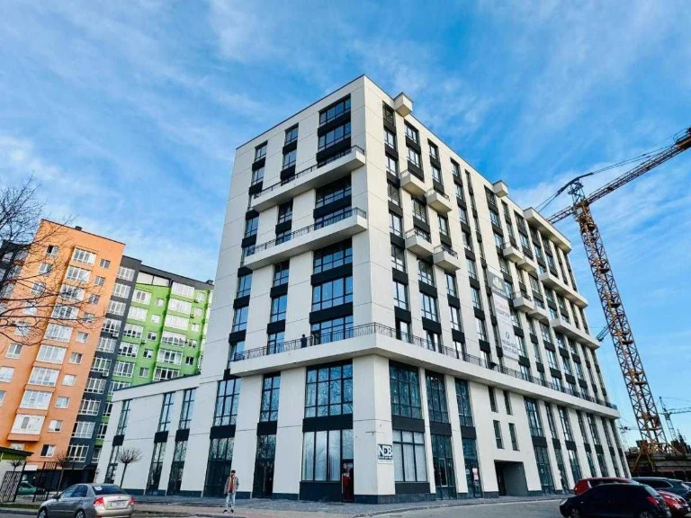Продажа 1-комнатной квартиры возле городского озера.