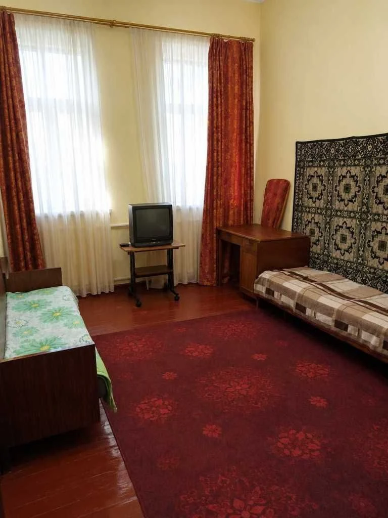 1 room in Podil, brick house, 33 sq m