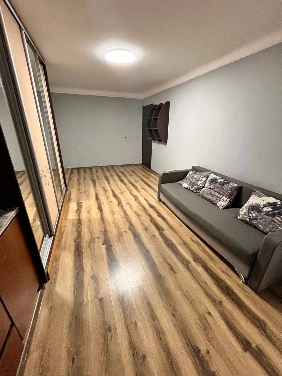 Продам 1к квартиру на Виставці