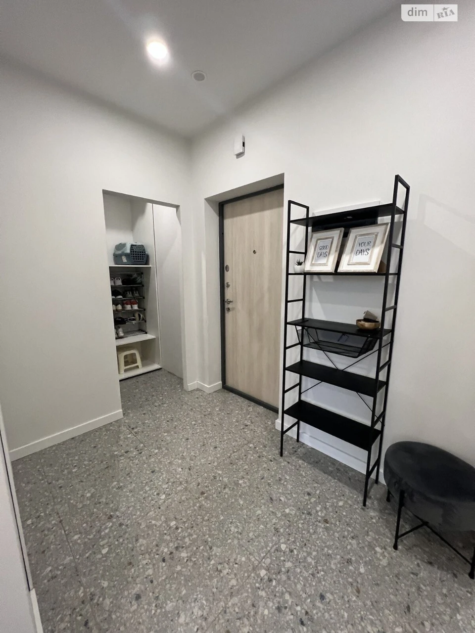 Long-Term Rental Apartment, Pociaky