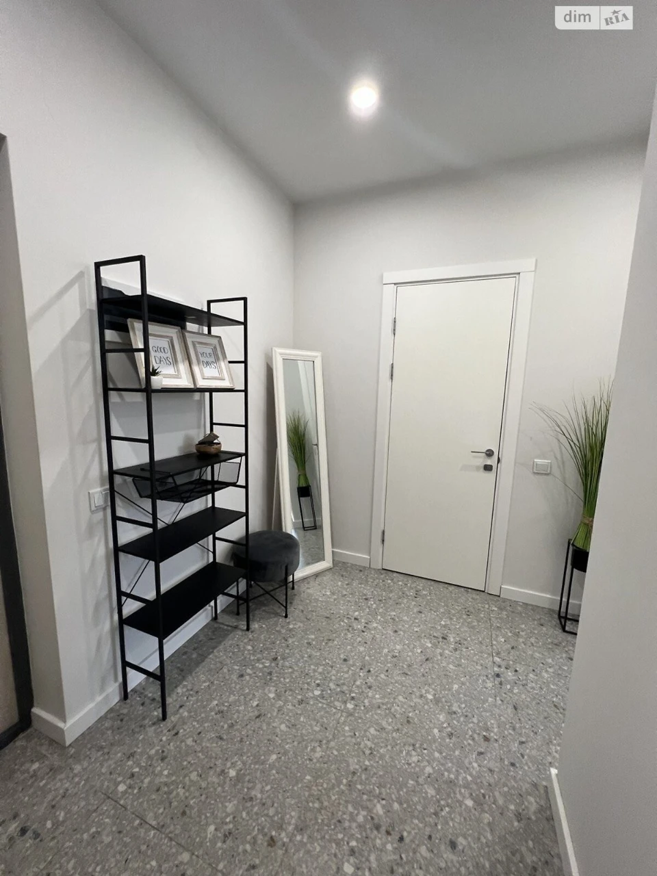 Long-Term Rental Apartment, Pociaky