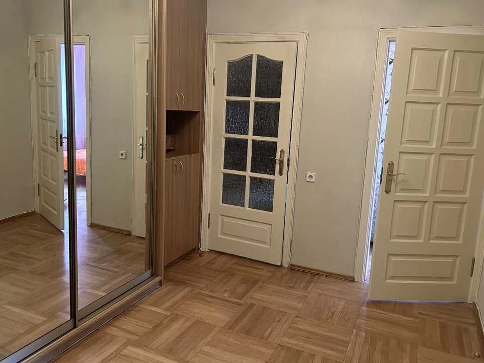 Квартира. Киев, улица Левка Лукьяненко