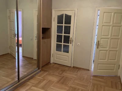 Квартира. Киев, улица Левка Лукьяненко