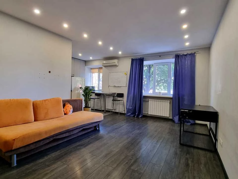 Apartment. Kyiv, Kostyantinivska Street