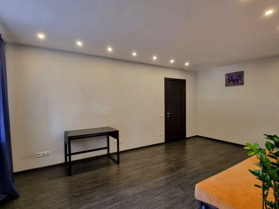 Apartment. Kyiv, Kostyantinivska Street