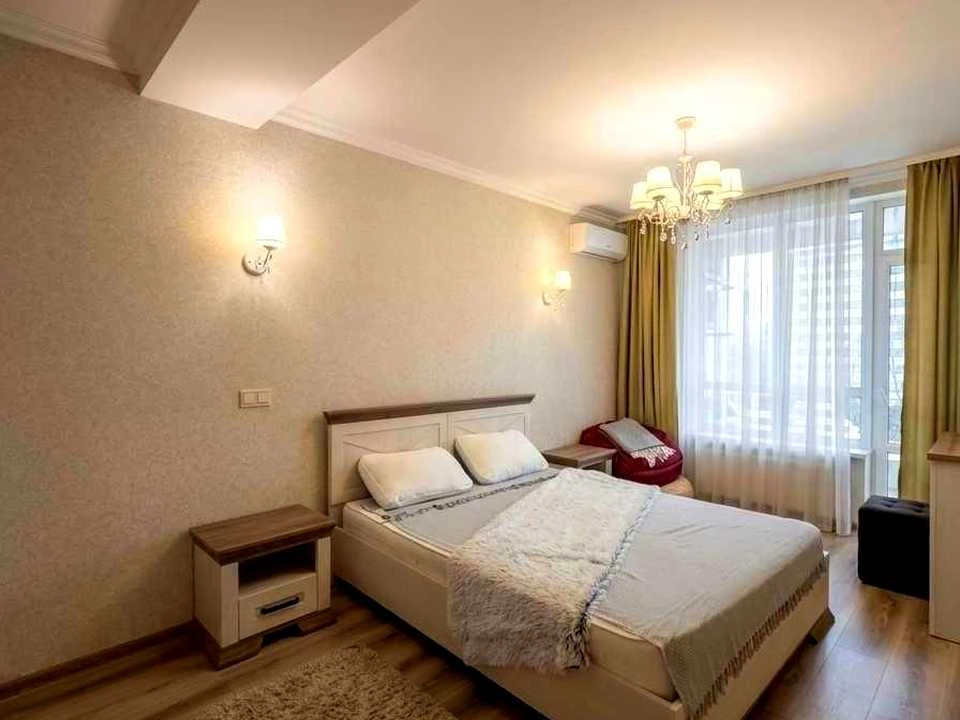 Apartment. Kyiv, Hlybchyska Street