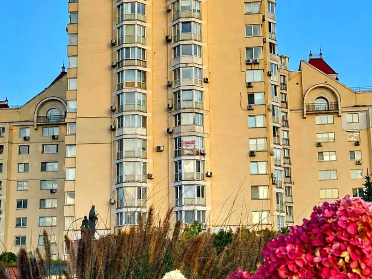 Apartment. Volodymyr Yasuyka Street, Kyiv