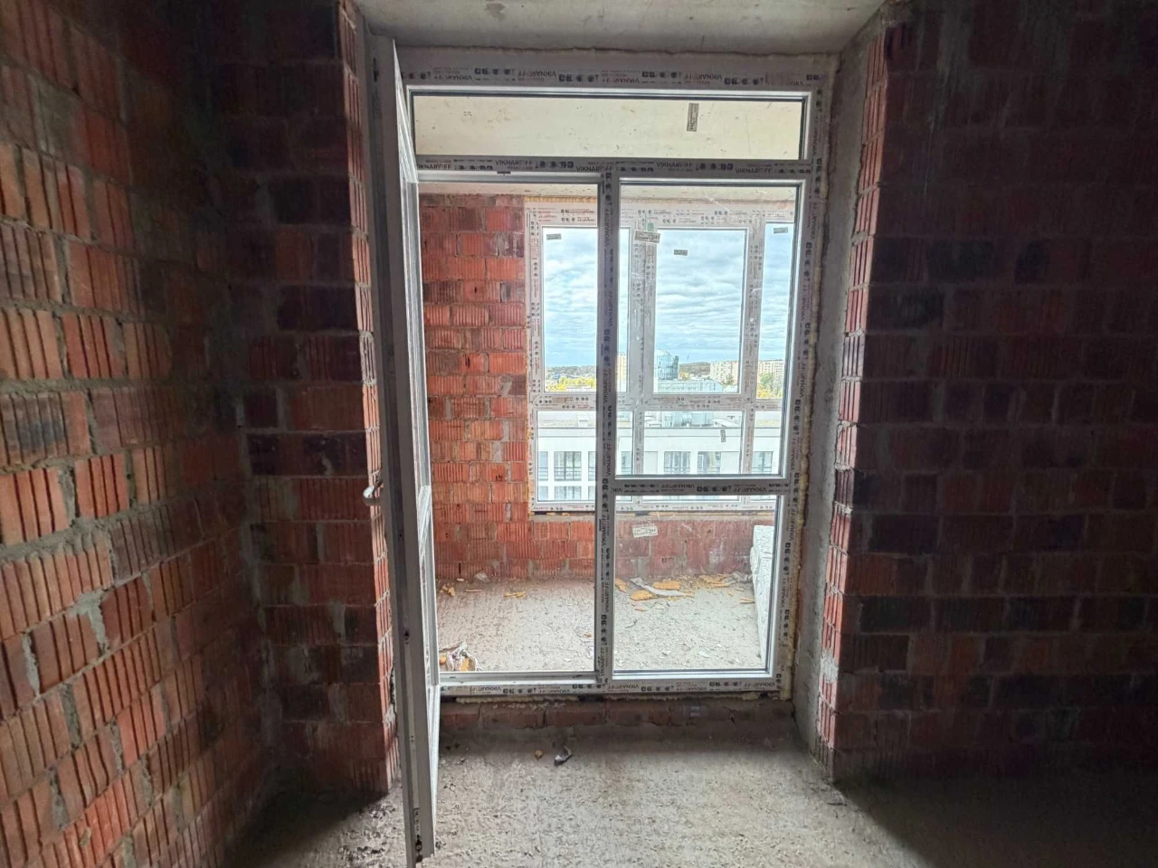 Sale of 3-room 98 sq.m apartment in the "Schengen" residential complex on Zalesnitska Street