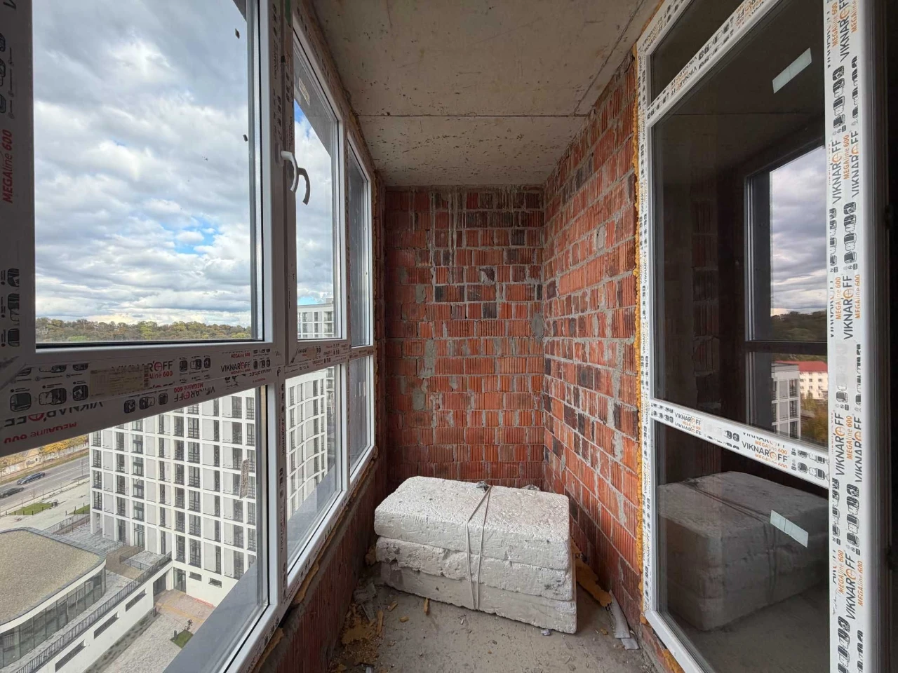 Sale of 3-room 98 sq.m apartment in the "Schengen" residential complex on Zalesnitska Street
