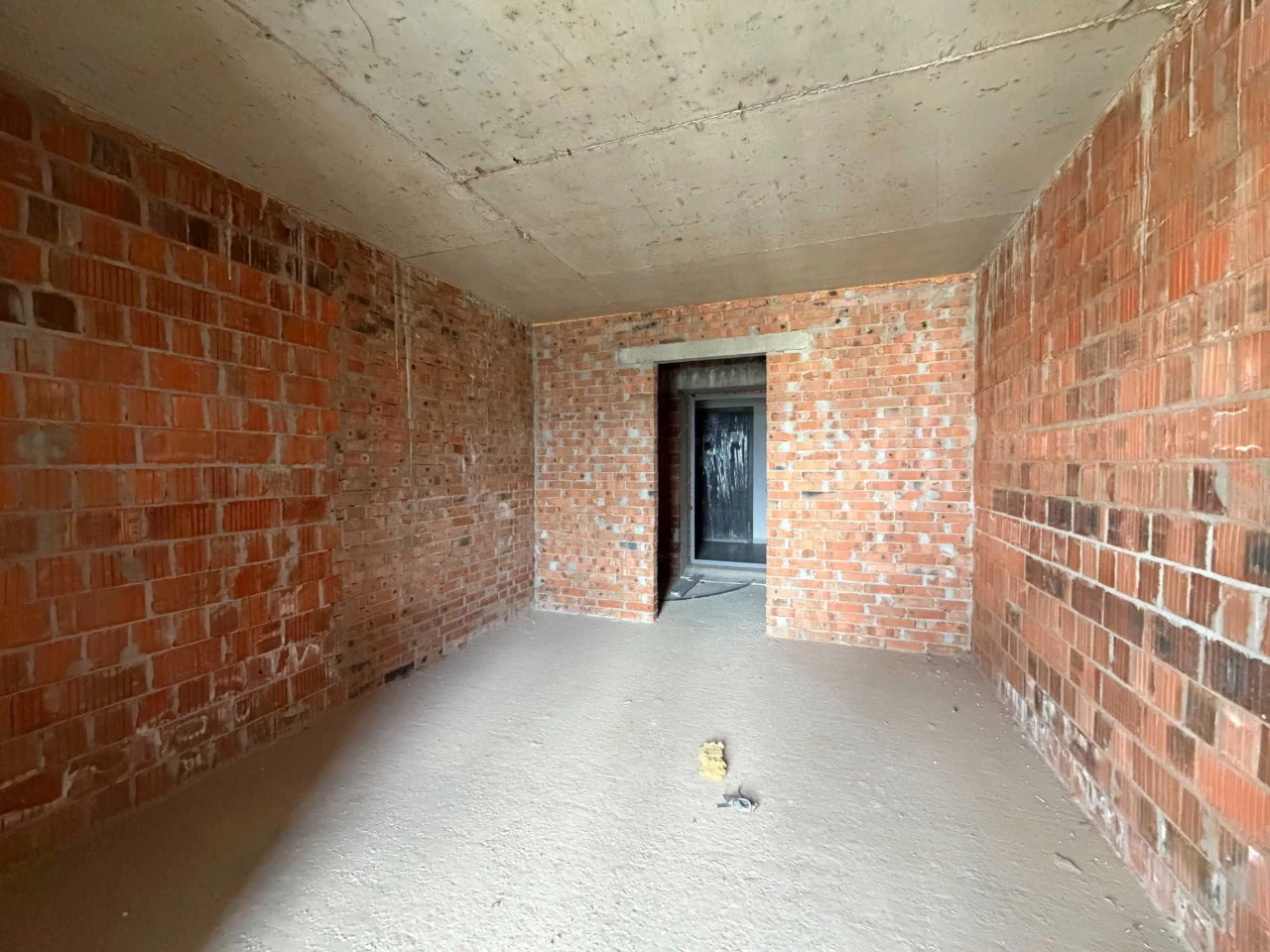 Sale of 3-room 98 sq.m apartment in the "Schengen" residential complex on Zalesnitska Street