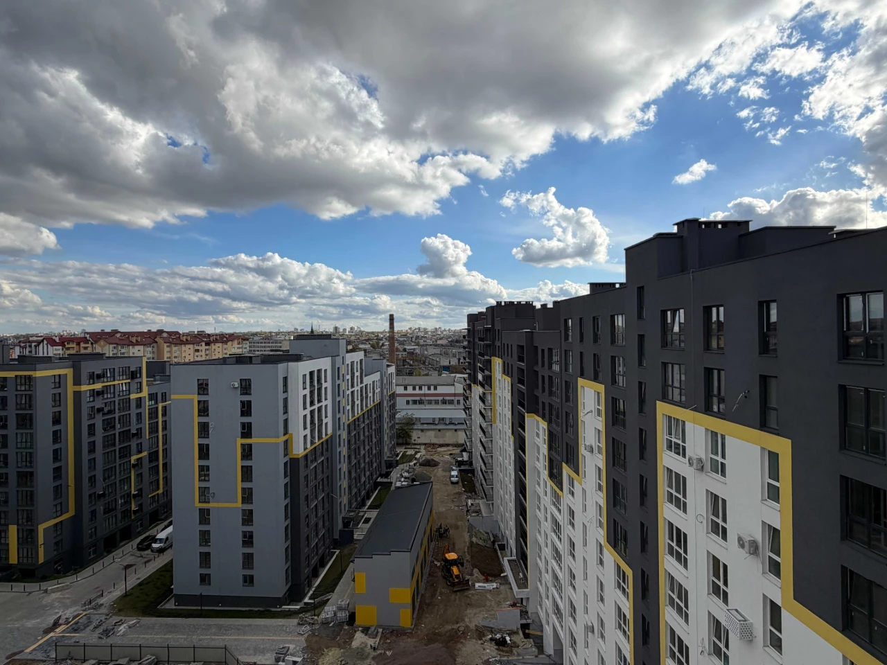 Sale of 3-room 98 sq.m apartment in the "Schengen" residential complex on Zalesnitska Street