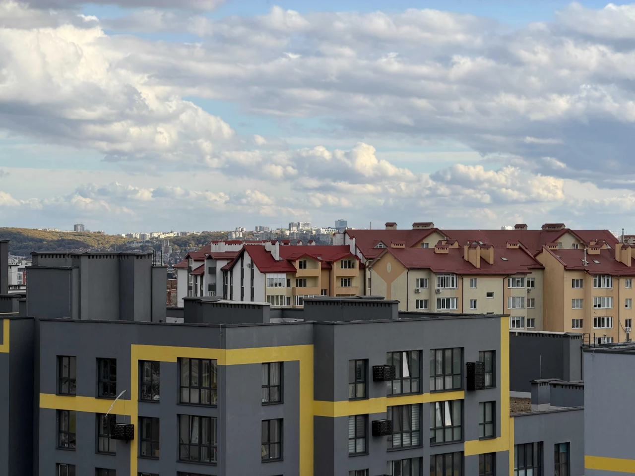 Sale of 3-room 98 sq.m apartment in the "Schengen" residential complex on Zalesnitska Street