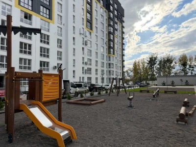 Sale of 3-room 98 sq.m apartment in the "Schengen" residential complex on Zalesnitska Street