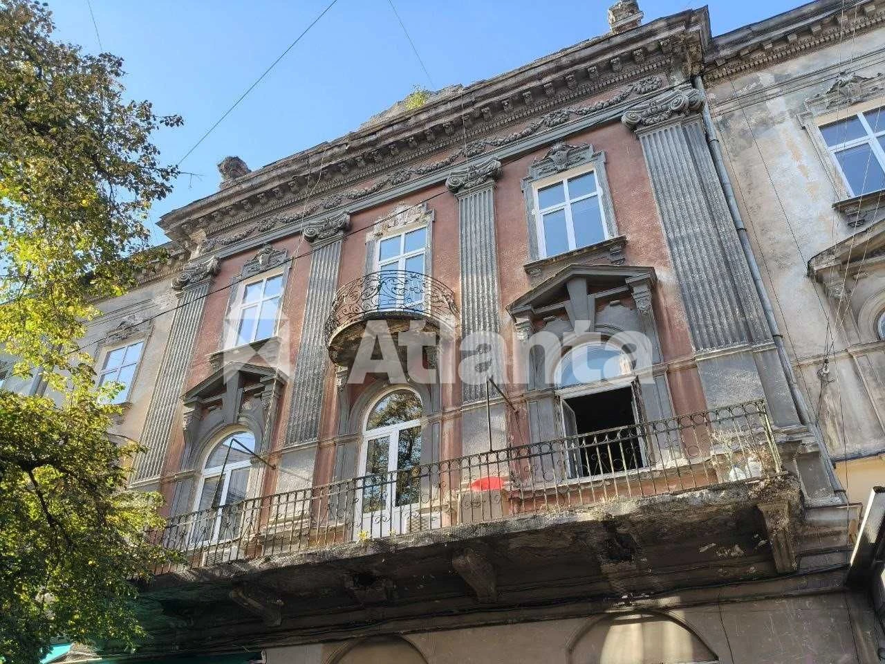 7-кімнатна квартира
173,1 м²
у самому центрі Львова, проїзд