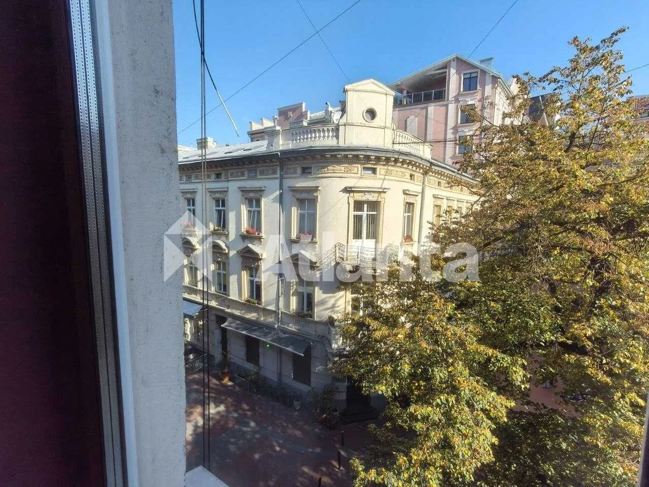 7-кімнатна квартира
173,1 м²
у самому центрі Львова, проїзд