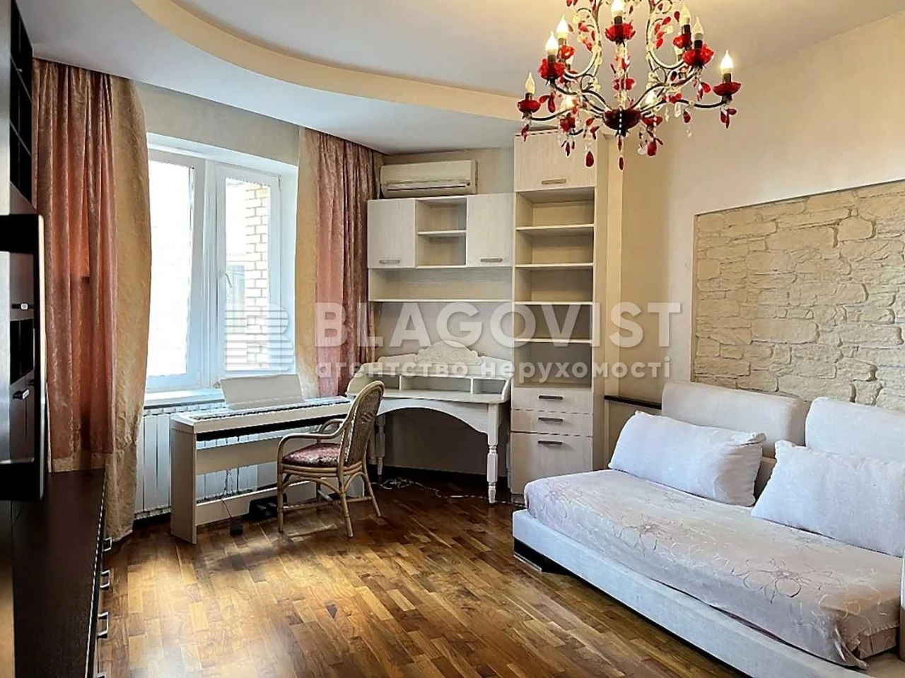 Продаж 2-кімн. квартири 80 м.кв. з гарним ремонтом. Оболонь,