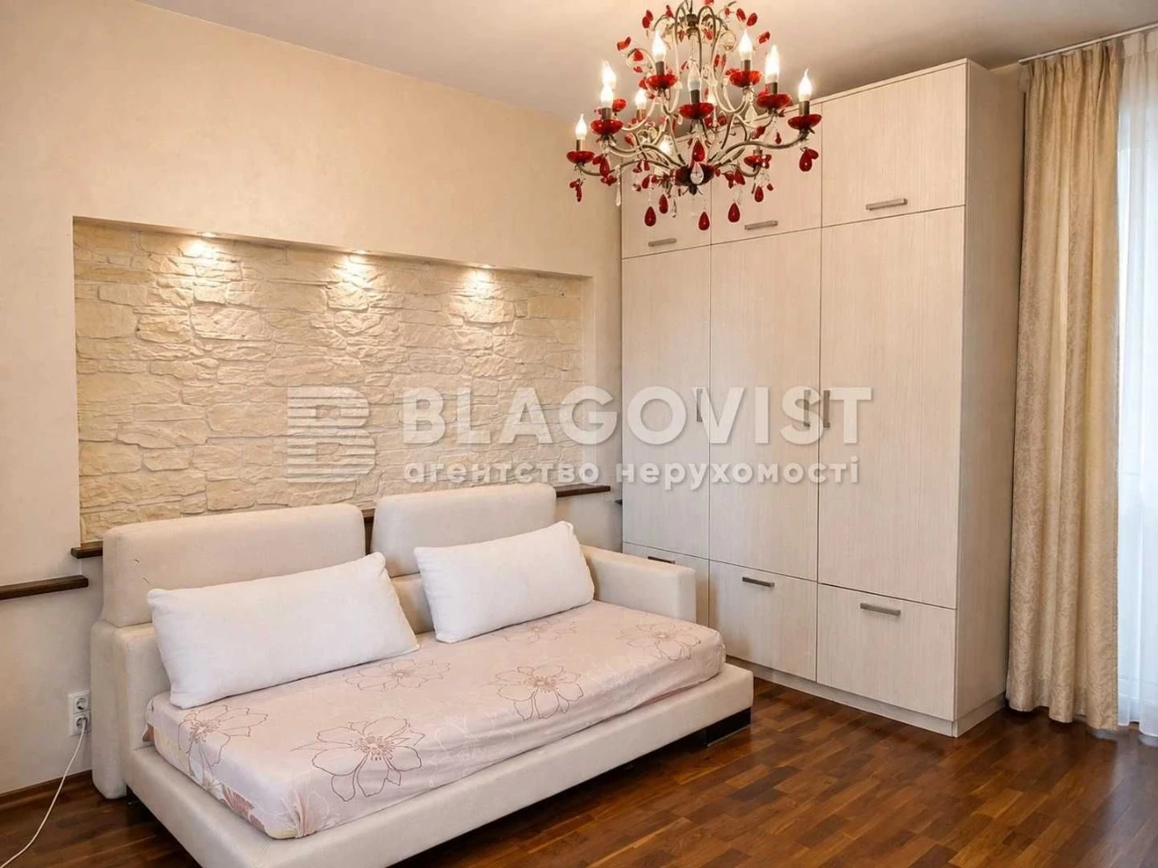 Продаж 2-кімн. квартири 80 м.кв. з гарним ремонтом. Оболонь,