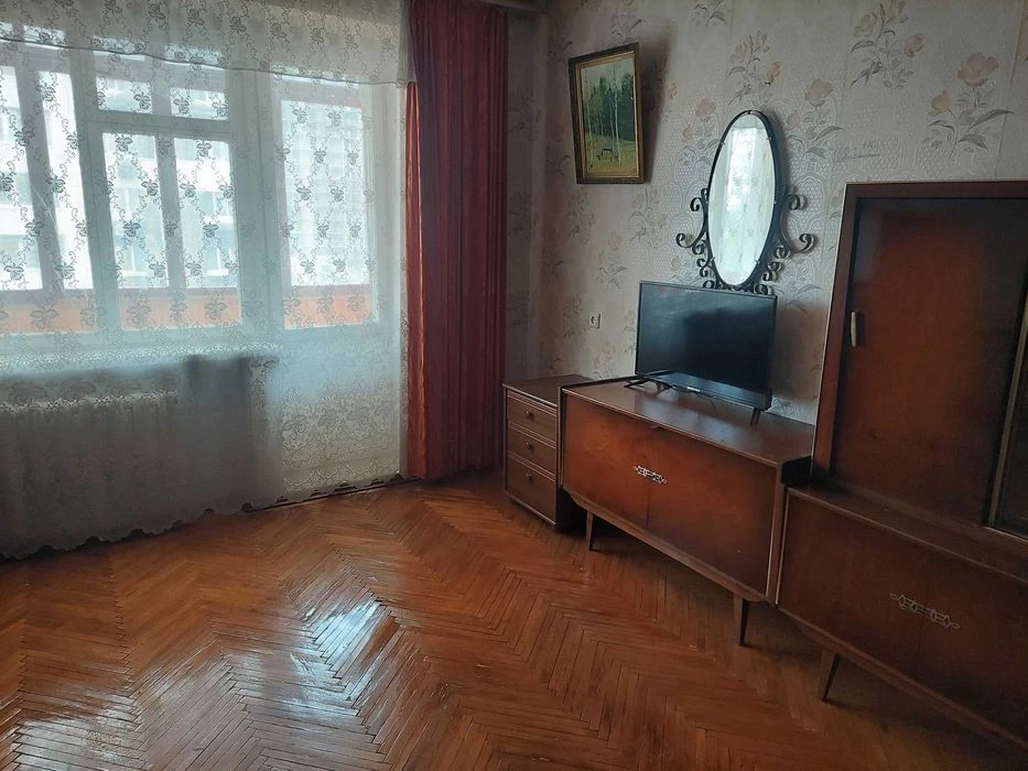 One-room apartment for sale on Lvivska Street 12