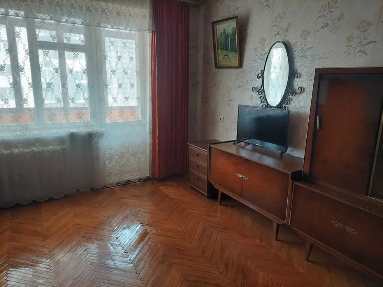 One-room apartment for sale on Lvivska Street 12