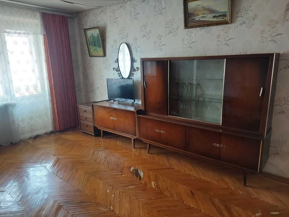 One-room apartment for sale on Lvivska Street 12