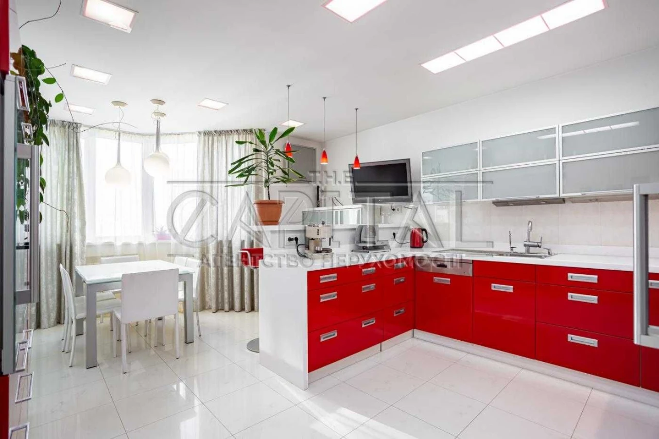 Sale/Apartment/110 sq.m/Kyiv/Darnytskyi