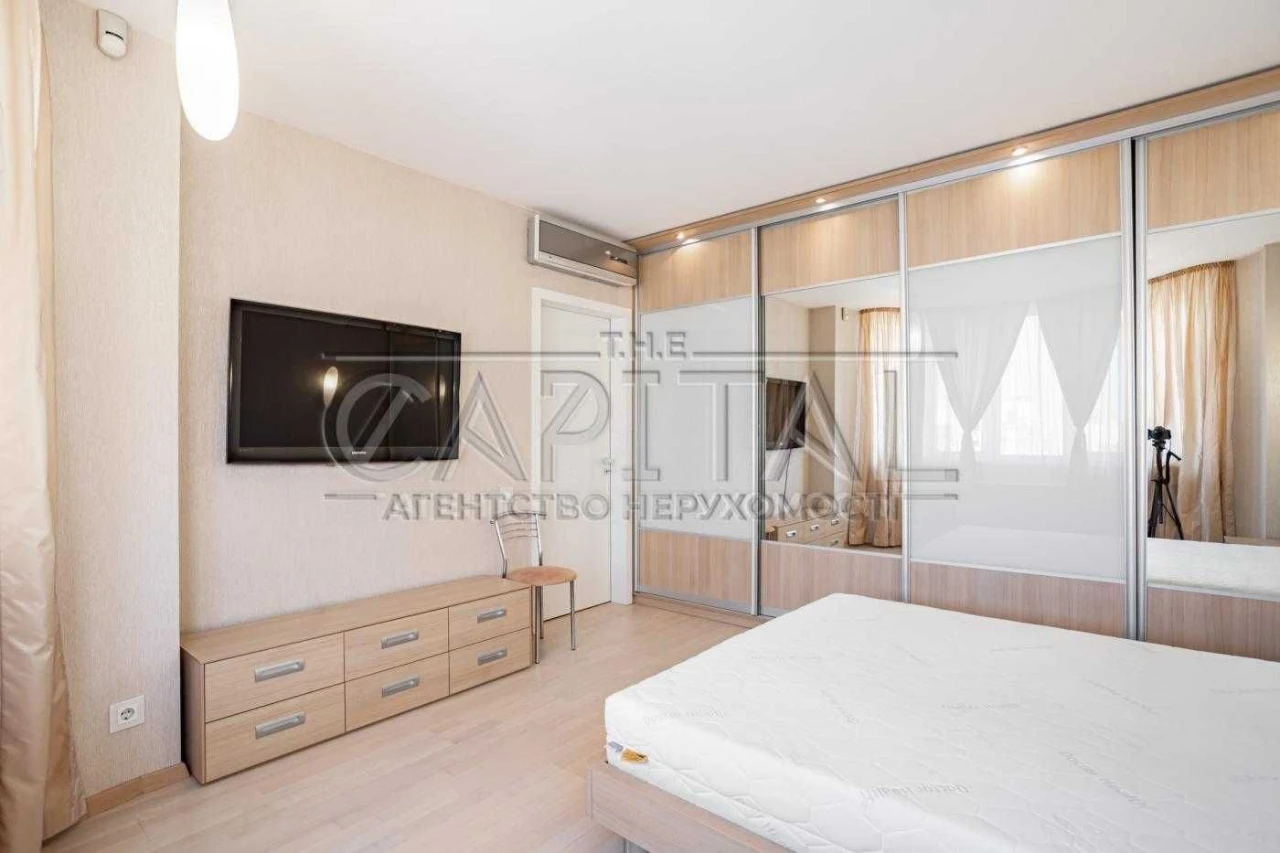 Sale/Apartment/110 sq.m/Kyiv/Darnytskyi