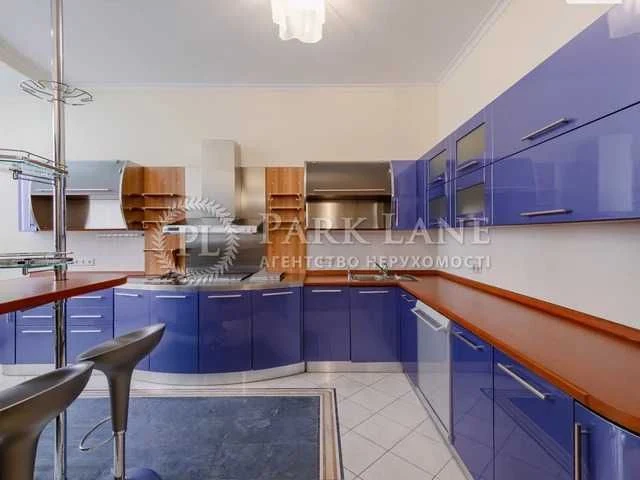 Libidska Palats Ukraina For Sale 4-bedroom apartment with renovation, Kovpak