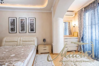 Продається 3-кімнатна квартира 121 м² на вулиці Левка Лук'яненка, біля метро «Мінська»