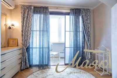 Продається 3-кімнатна квартира 121 м² на вулиці Левка Лук'яненка, біля метро «Мінська»
