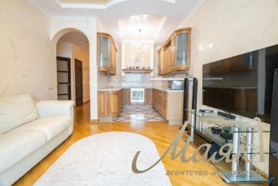 Продається 3-кімнатна квартира 121 м² на вулиці Левка Лук'яненка, біля метро «Мінська»