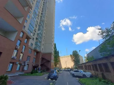 Продається 4-кімнатна квартира Київ, Дніпровський, вулиця Ованеса Туманяна