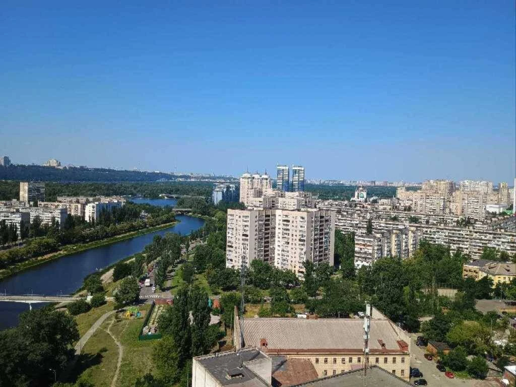 Продається 4-кімнатна квартира Київ, Дніпровський, вулиця Ованеса Туманяна