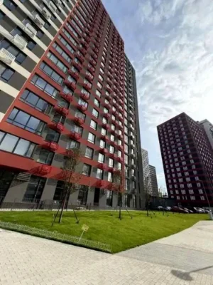 Продаж 2к квартири з ремонтом ЖК Варшавський 3 Змієнка 15/23