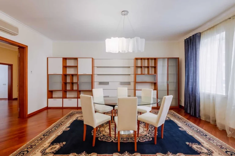 Sale of a 4-room apartment, Kovpaka 17, M. Palace of Ukraine.