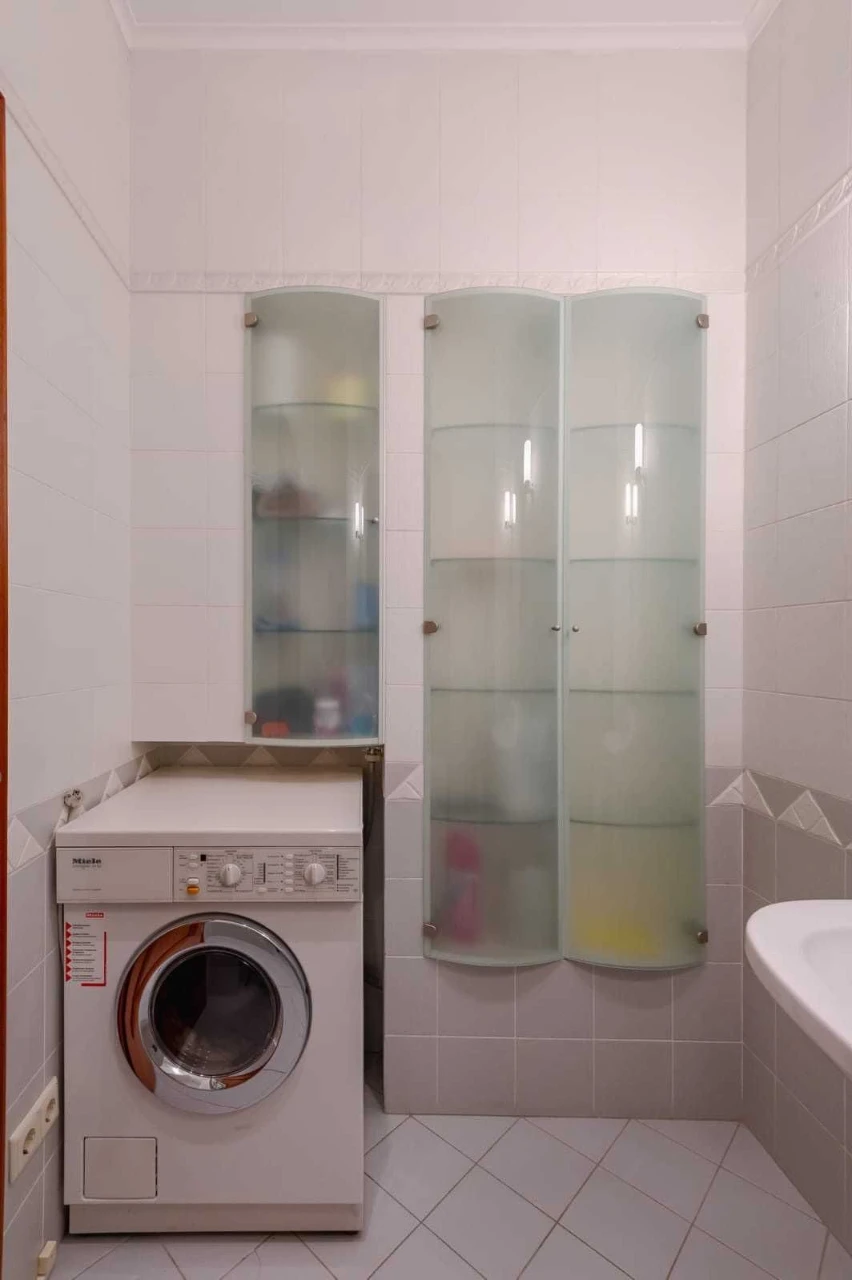 Продається 4-кімнатна квартира, Ковпака 17, М. Палац Україна.