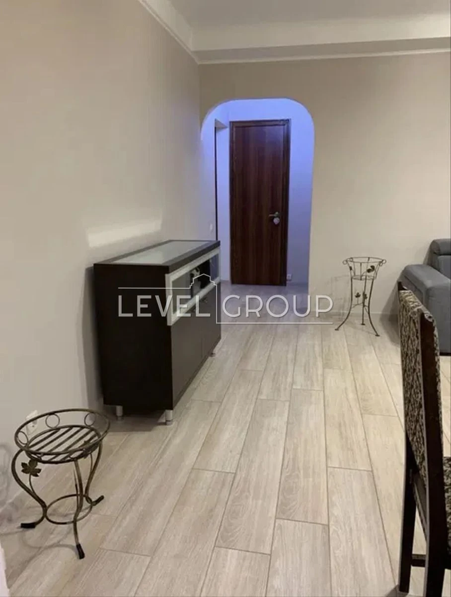 Продаж 3-кімнатної квартири біля метро  Берестейська  Берест