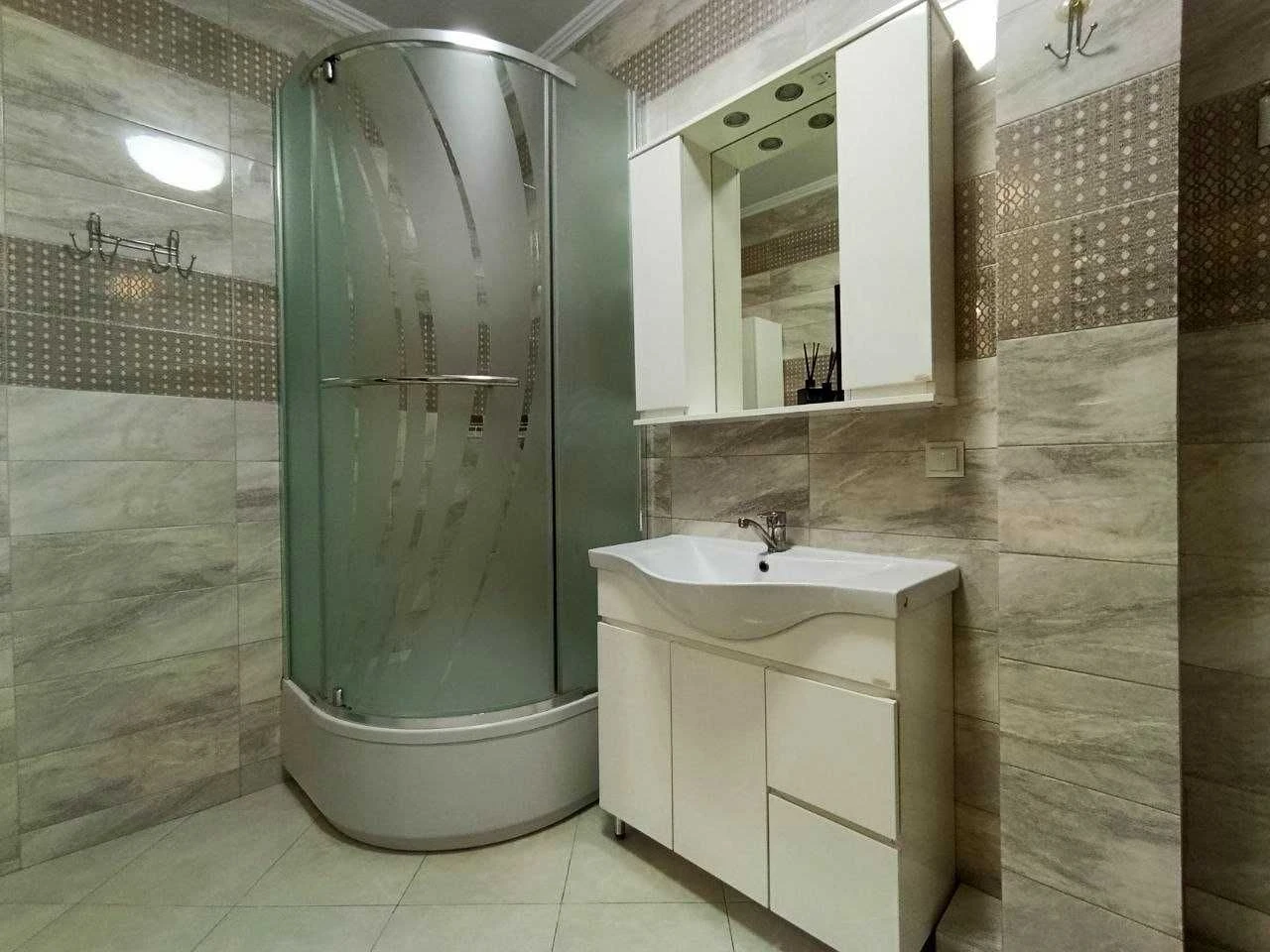 2-bedroom apartment on Dragomannova, 2B — 73.2 m² with excellent renovation