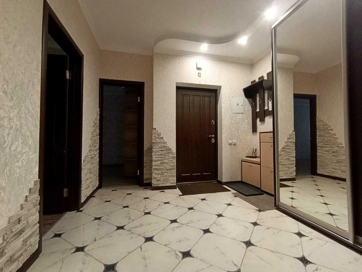 2-bedroom apartment on Dragomannova, 2B — 73.2 m² with excellent renovation
