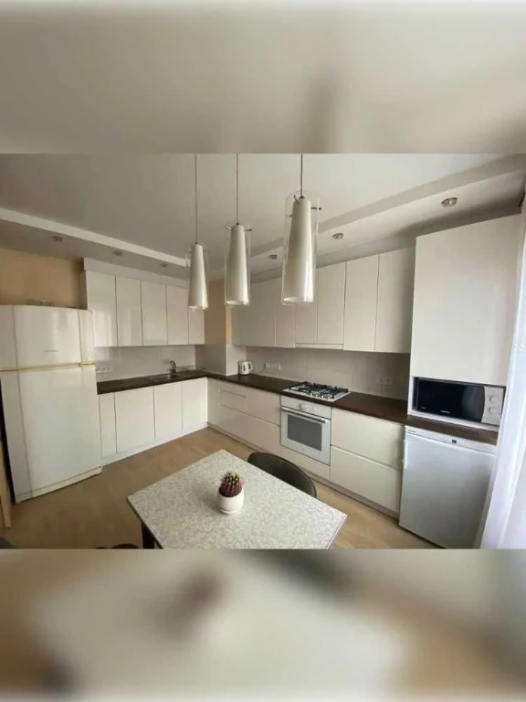 Продам 3-кімнатну квартиру на Тополі-3