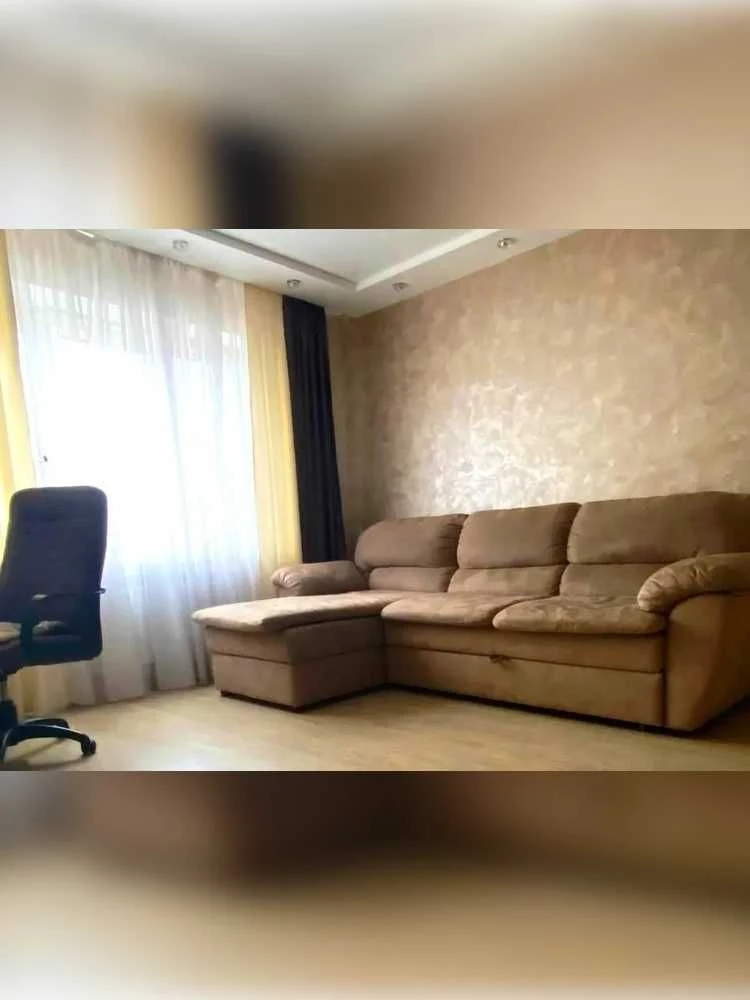 Продам 3-кімнатну квартиру на Тополі-3