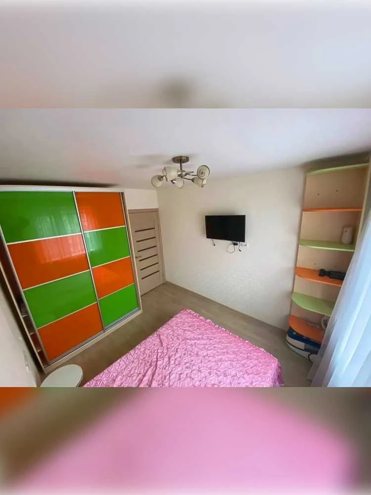 Продам 3-кімнатну квартиру на Тополі-3