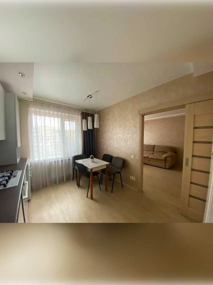 Продам 3-кімнатну квартиру на Тополі-3