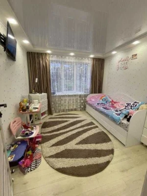 Продам 2 ком кв с кап-ремонтом , срочно.