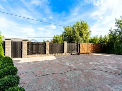 House. Kyiv, Per. 10-th North-Ozer